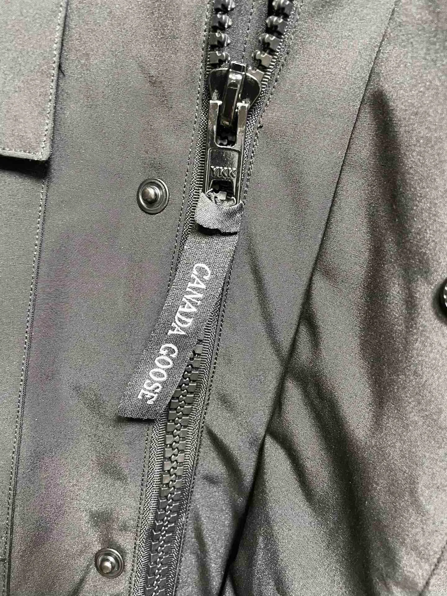 P800 forester men's new model black 24 models Canada Goose (Canada Goose) Men's model xs-xxl The highest version on the market! 🔥 Recommendation of single product for autumn and winter hard goods # Produced by OEM canada goose # The Canadian brand canada goose has always been recognized as the warmest down jacket, and its existence can often be seen in the winter street photos of various celebrities. I make Canada Goose every year, but I still can’t get rid of my love for it. No matter how cold the weather is, there’s no need to be afraid! Because this year, as always, we will provide you with ruthless goods and prepare large quantities of goods. I believe that the market has become a bit chaotic, but we are not afraid. Only good things are competitive, not comparing prices! No one is stupid enough to quote a high price and send old customers away! Look at price in the short term and quality in the long term! If you care about quality, please respect its price! If what you want is cheap, please don't expect good quality! You get what you pay for, this is the rule of the market! We really value quality. It is only worn by the one who understands you! Filling content: 90 international standard duck down! I won’t say much more, everyone sells their own goods! Regarding the down content, you can feel it with your hands. There is nothing wrong with good down. Another customer said that the clothes are very light, but the ones on the market are very heavy. For us insiders, adding some filament to the clothes will make them look bulging and heavy. But we won't do that! 🔥Pure original fidelity! 🔥Everyone who has been cooperating with us in the past few years knows that the large-scale wholesale market products are incomparable to us. You are welcome to visit the brick cabinet and then come to my home to buy! It is the legendary warmest down jacket. A goose and a single layer of clothing can withstand minus 20 degrees Celsius! Known as a must-have for Arctic outdoor sports! The most popular down jacket in the world, celebrities are rushing to buy it, it is a must-have!